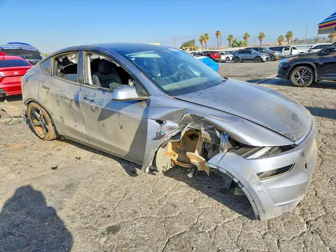 2026 Tesla Model Y VIN 7SAYGDEE8TF368655 фото 4