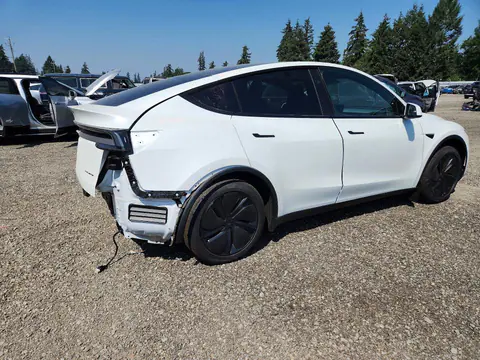 2026 Tesla Model Y VIN 7SAYGDEE7TF618760 фото 3