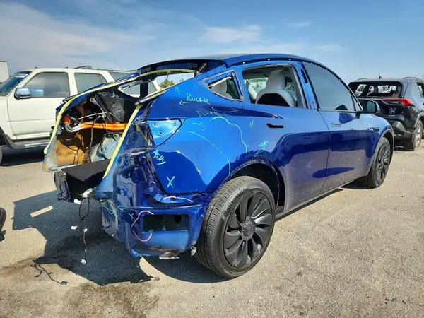 7SAYGDED7TF457575 — 2026 Tesla Model Y, фото 3 с аукциона Copart 29.09.2026, Повреждения со всех сторон