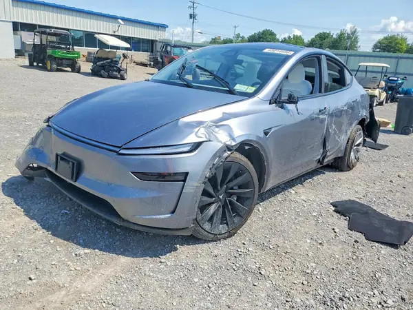 7SAYGDEE0TA413925 Tesla Model Y 2026 — All-over damage damage, before-repair photo
