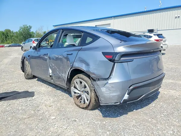7SAYGDEE0TA413925 — 2026 Tesla Model Y, photo 2 from Copart 28.09.2026, All-over damage