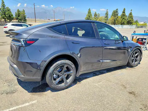 7SAYGDED6TF649781 — 2026 Tesla Model Y, foto 3 de Copart 15.10.2026, Parte delantera