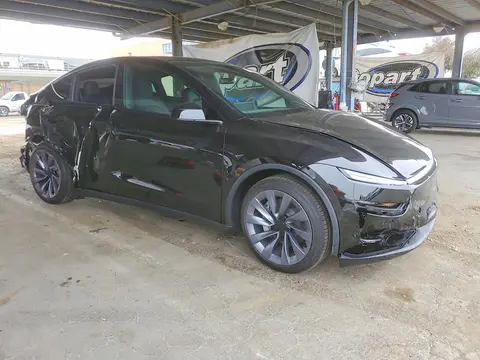 2026 Tesla Model Y VIN 7SAYGAEE8TF648994 фото 4