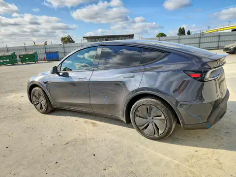 7SAYGDED7TF389780 — 2026 Tesla Model Y, zdjęcie 2 z Copart 27.10.2026, Uszkodzenia podwozia