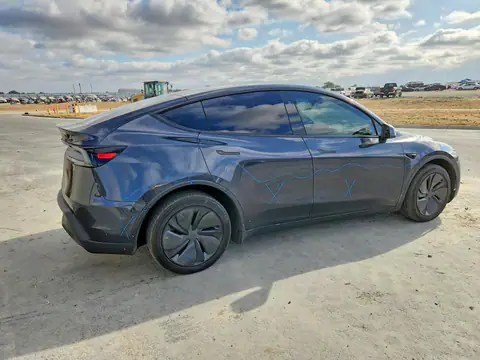7SAYGDED7TF389780 — 2026 Tesla Model Y, zdjęcie 3 z Copart 27.10.2026, Uszkodzenia podwozia