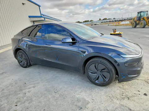 7SAYGDED7TF389780 — 2026 Tesla Model Y, zdjęcie 4 z Copart 27.10.2026, Uszkodzenia podwozia