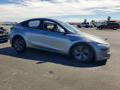 2026 Tesla Model Y VIN 7SAYGDEE6TF409025 фото 4