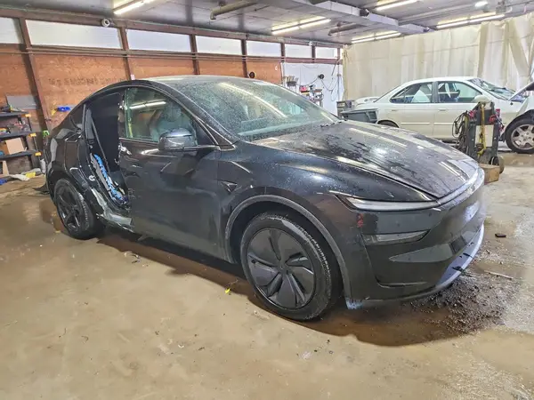 7SAYGDEE9TA672235 — 2026 Tesla Model Y, фото 4 з Copart, Бокова частина