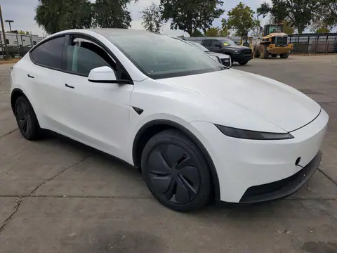 7SAYGDEE2TA653123 — 2026 Tesla Model Y, фото 4 с аукциона Copart 19.10.2026, повреждения снизу