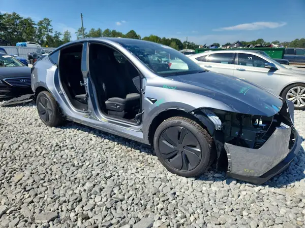 7SAYGDEE1TA693886 — 2026 Tesla Model Y, photo 4 from Copart, Front end