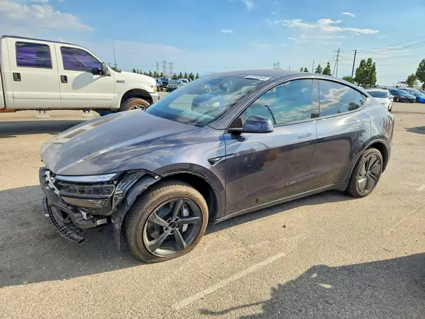 7SAYGDEDXTF452869 Tesla Model Y 2026 — Front end damage, before-repair photo