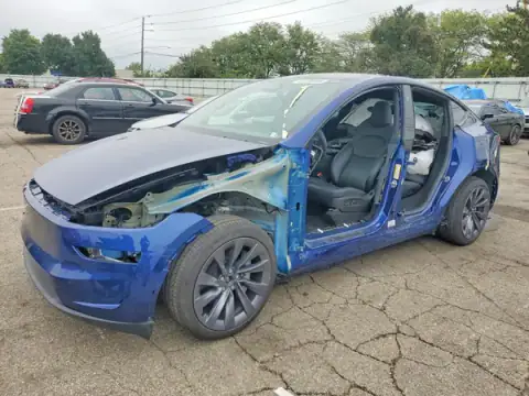 7SAYGDEE7TF600050 — 2026 Tesla Model Y, Lateral (Side), fotos antes de reparar