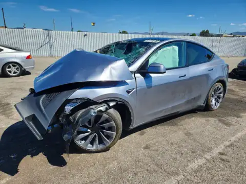 7SAYGDEE1TF658932 — 2026 Tesla Model Y, Front end (Front End), before-repair photos