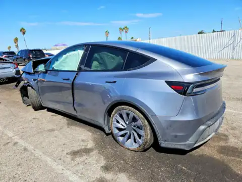 7SAYGDEE1TF658932 — 2026 Tesla Model Y, photo 2 from Copart, Front end