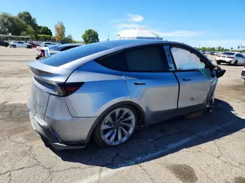 7SAYGDEE1TF658932 — 2026 Tesla Model Y, photo 3 from Copart, Front end
