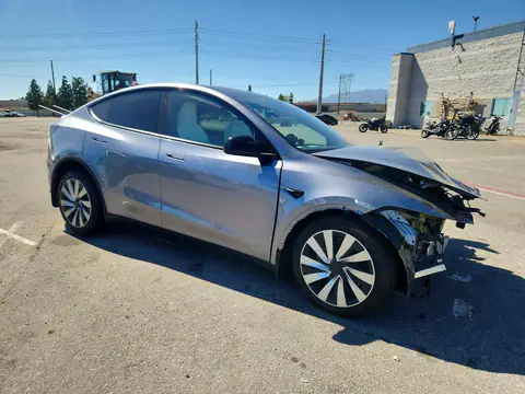 7SAYGDED3TF613997 — 2026 Tesla Model Y, zdjęcie 4 z Copart 20.10.2026, Przód