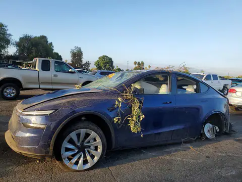 7SAYGDEE6TF442963 — 2026 Tesla Model Y, опрокидывание (Rollover), фото до ремонта