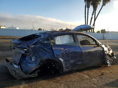 7SAYGDEE6TF442963 — 2026 Tesla Model Y, фото 3 з Copart 23.10.2026, Перекидання