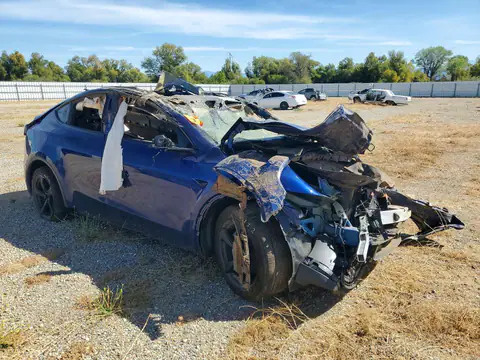 7SAYGDED0TF426605 — 2026 Tesla Model Y, фото 4 с аукциона Copart 23.10.2026, ПОВРЕЖДЕНИЯ СО ВСЕХ СТОРОН