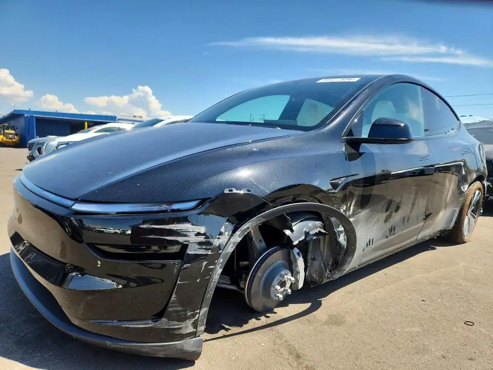 7SAYGDED0TF651168 Tesla Model Y 2026 — დაზიანება წინა ნაწილი, ფოტო შეკეთებამდე