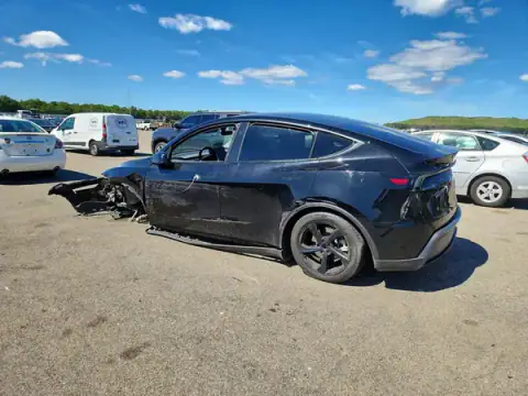 7SAYGDEE1TA413397 — 2026 Tesla Model Y, foto 2 de Copart 21.10.2026, Parte delantera