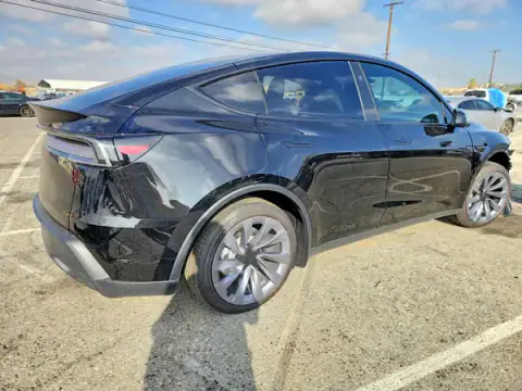 7SAYGDED8TF609282 — 2026 Tesla Model Y, zdjęcie 3 z Copart, Przód