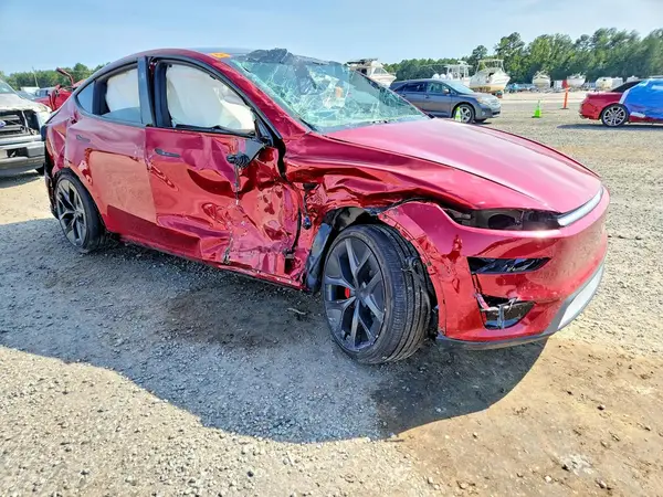 7SAYGDET6TA712589 — 2026 Tesla Model Y, фото 4 с аукциона Copart, Боковая часть