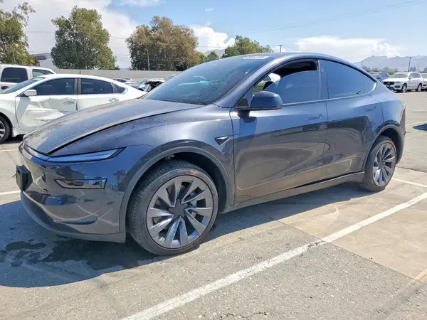 7SAYGDEE1TF602991 Tesla Model Y 2026 — Minor dents and scratches damage, before-repair photo