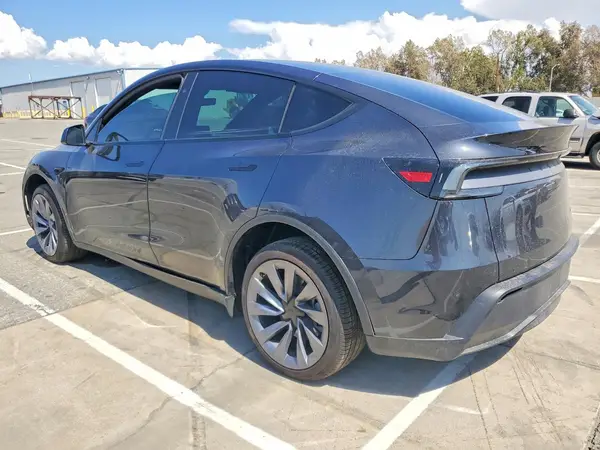 7SAYGDEE1TF602991 — 2026 Tesla Model Y, photo 2 from Copart, Minor dents and scratches