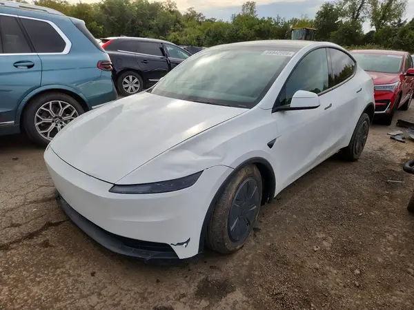 7SAYGDEE2TA642400 Tesla Model Y 2026 — uszkodzenie Przód, zdjęcie przed naprawą