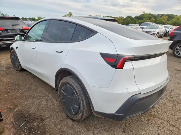 7SAYGDEE2TA642400 — 2026 Tesla Model Y, zdjęcie 2 z Copart, Przód