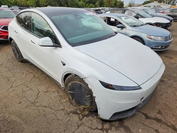 7SAYGDEE2TA642400 — 2026 Tesla Model Y, zdjęcie 4 z Copart, Przód