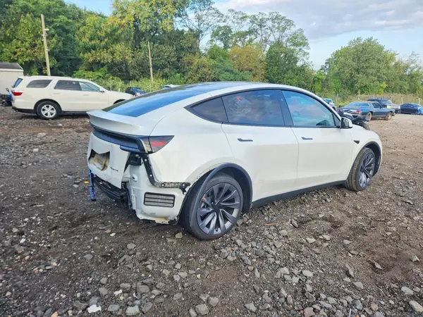 7SAYGAEE4TF653657 — 2026 Tesla Model Y, photo 3 from Copart 08.10.2026, Rear end