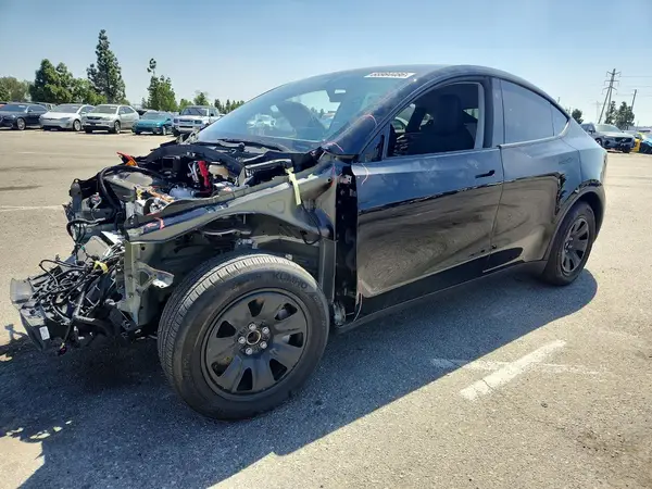 7SAYGDED0TA604817 Tesla Model Y 2026 — Front end damage, before-repair photo