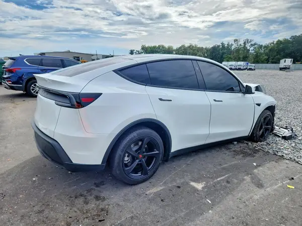 7SAYGDED8TF379159 — 2026 Tesla Model Y, фото 3 с аукциона Copart, Передняя часть
