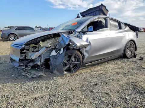 7SAYGDEE4TF603293 Tesla Model Y 2026 — დაზიანება უკანა ნაწილი, ფოტო შეკეთებამდე