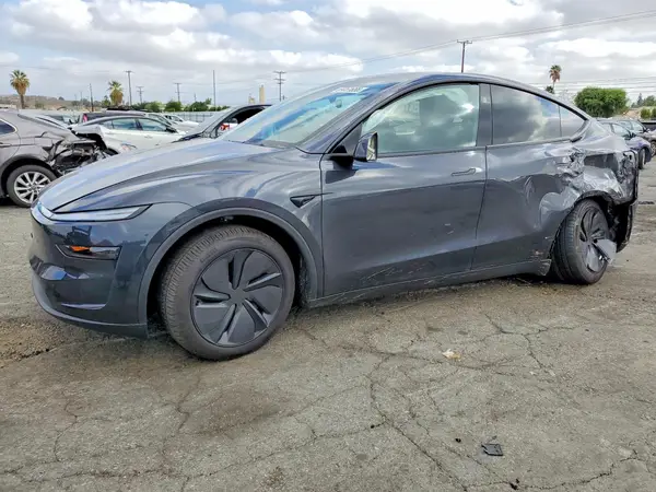7SAYGDED4TF680477 Tesla Model Y 2026 — Rear end damage, before-repair photo