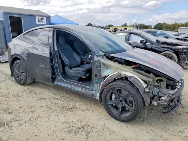 7SAYGDED7TF456300 — 2026 Tesla Model Y, photo 4 from Copart 29.09.2026, Side
