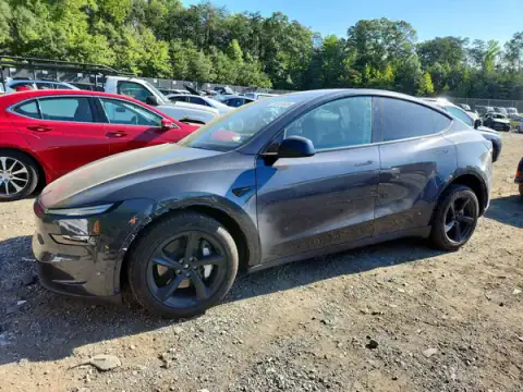 7SAYGDEE7TF532025 Tesla Model Y 2026 — Front end damage, before-repair photo