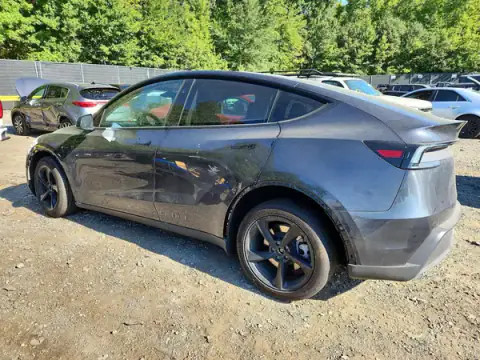 7SAYGDEE7TF532025 — 2026 Tesla Model Y, zdjęcie 2 z Copart, Przód