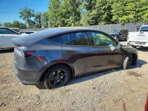 7SAYGDEE7TF532025 — 2026 Tesla Model Y, zdjęcie 3 z Copart, Przód