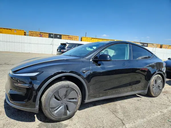 7SAYGDED9TF395970 Tesla Model Y 2026 — Rear end damage, before-repair photo