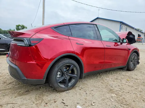 7SAYGDEE7TA676896 — 2026 Tesla Model Y, фото 3 с аукциона Copart, Передняя часть
