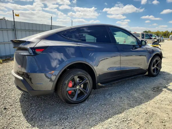 7SAYGDED8TF702674 — 2026 Tesla Model Y, photo 3 from Copart, Front end