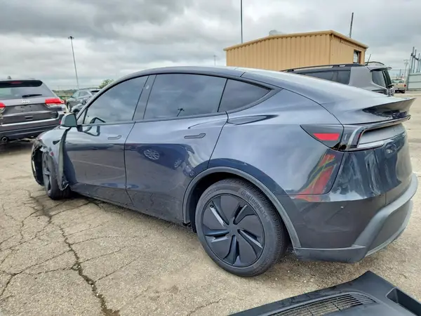 7SAYGDEE3TF637337 — 2026 Tesla Model Y, foto 2 de Copart, Parte delantera
