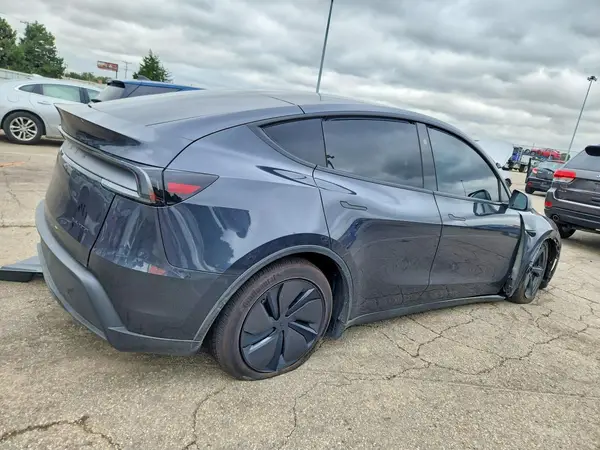 7SAYGDEE3TF637337 — 2026 Tesla Model Y, foto 3 de Copart, Parte delantera