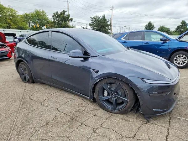 7SAYGDEE3TF637337 — 2026 Tesla Model Y, foto 4 de Copart, Parte delantera