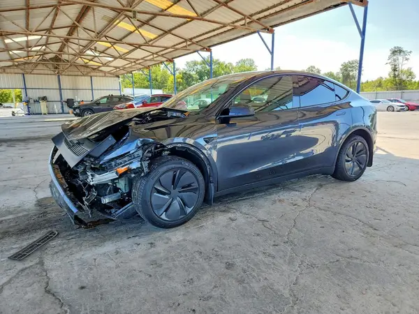 7SAYGDED1TA653038 Tesla Model Y 2026 — Front end damage, before-repair photo
