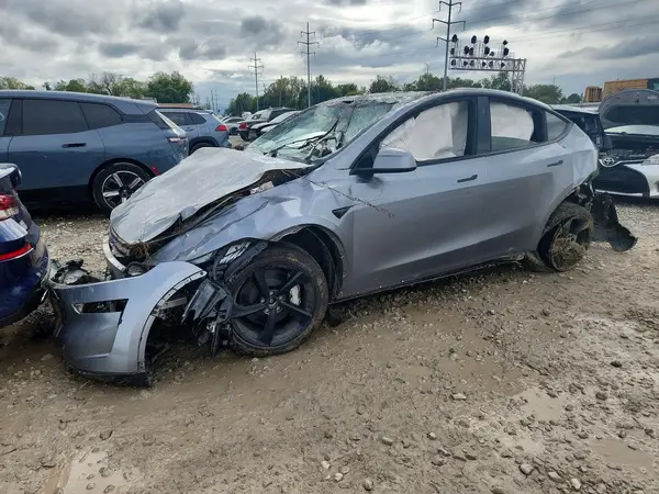 7SAYGDEE9TA693196 Tesla Model Y 2026 — daño Vuelco, foto antes de reparar