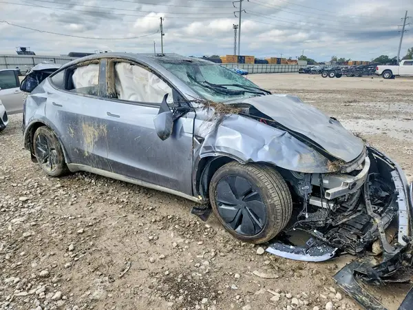 7SAYGDEE9TA693196 — 2026 Tesla Model Y, foto 4 de Copart, Vuelco